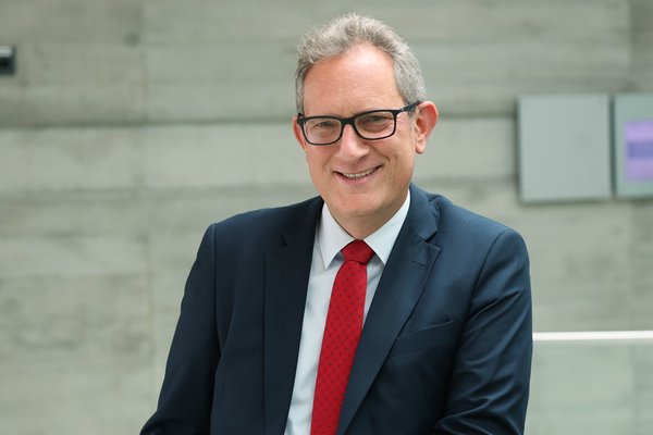 Portrait von Prof. Dr. Philipp von Carlowitz