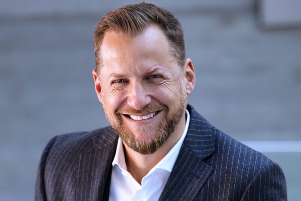 Portrait von Prof. Dr. Tobias Schütz